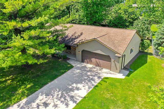 2254 LEDVINA CIRCLE, Green Bay, WI 54313