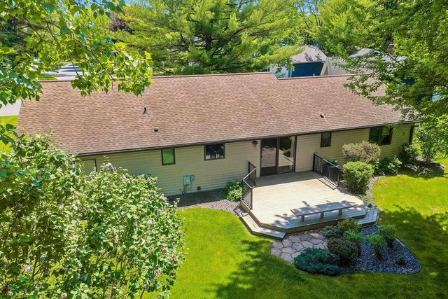 2254 LEDVINA CIRCLE, Green Bay, WI 54313
