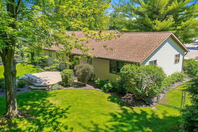 2254 LEDVINA CIRCLE, Green Bay, WI 54313