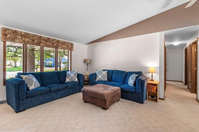 2254 LEDVINA CIRCLE, Green Bay, WI 54313