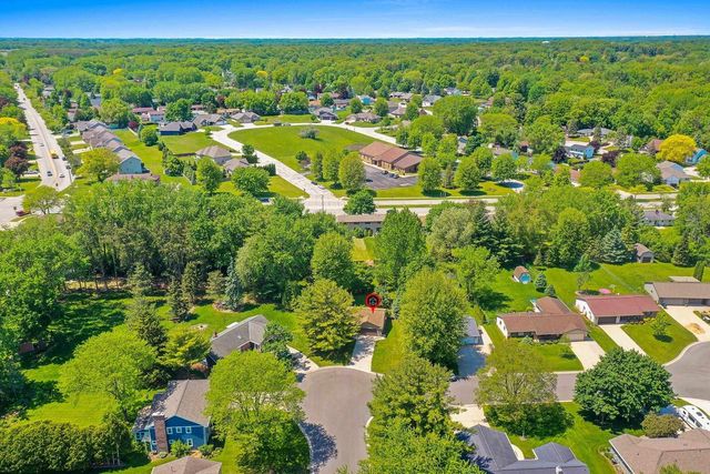 2254 LEDVINA CIRCLE, Green Bay, WI 54313