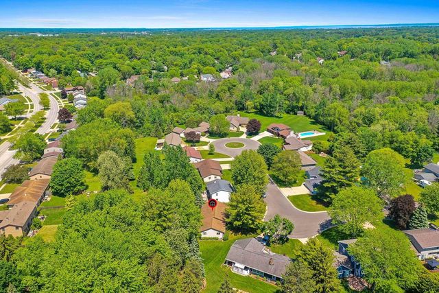 2254 LEDVINA CIRCLE, Green Bay, WI 54313