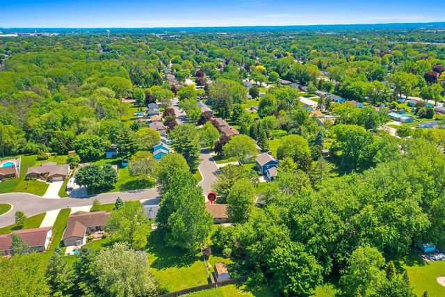 2254 LEDVINA CIRCLE, Green Bay, WI 54313