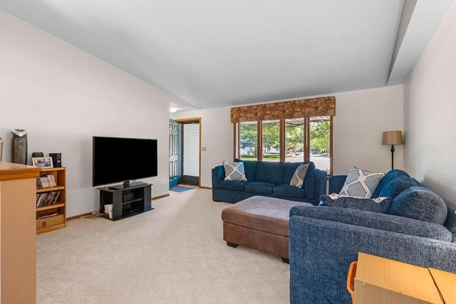 2254 LEDVINA CIRCLE, Green Bay, WI 54313
