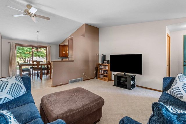 2254 LEDVINA CIRCLE, Green Bay, WI 54313