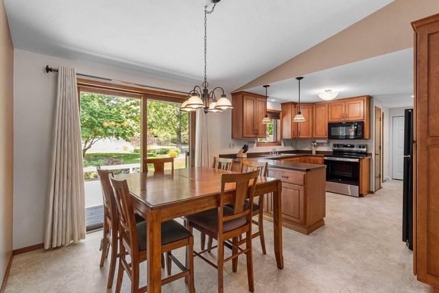 2254 LEDVINA CIRCLE, Green Bay, WI 54313
