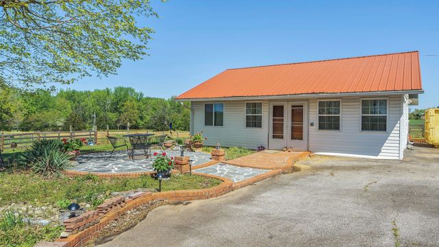 63 Old Huntsville Rd, Fayetteville, TN 37334