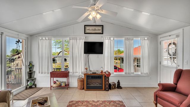 63 Old Huntsville Rd, Fayetteville, TN 37334