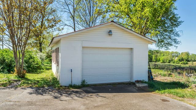 63 Old Huntsville Rd, Fayetteville, TN 37334