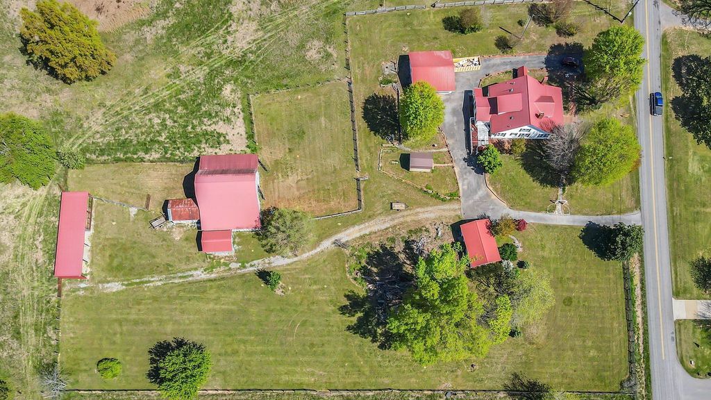 63 Old Huntsville Rd, Fayetteville, TN 37334