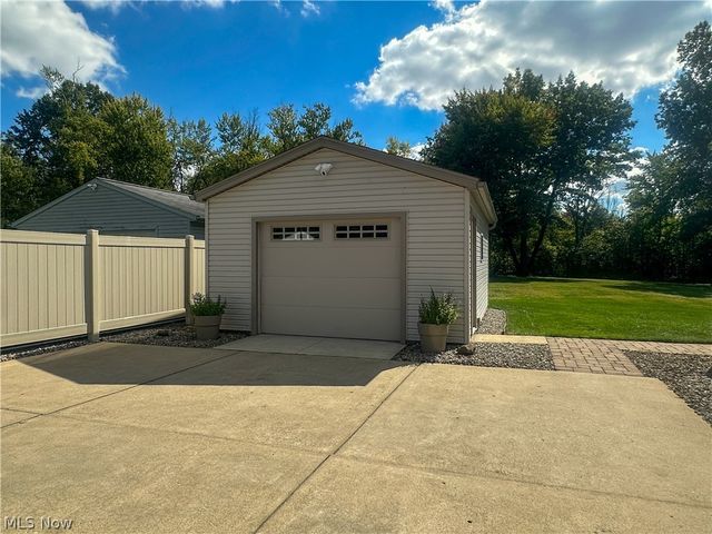 419 Secrist Lane, Girard, OH 44420
