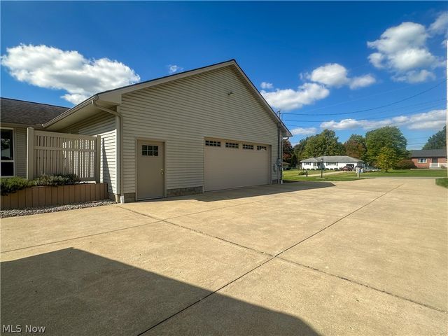 419 Secrist Lane, Girard, OH 44420