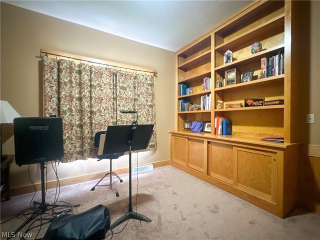 419 Secrist Lane, Girard, OH 44420