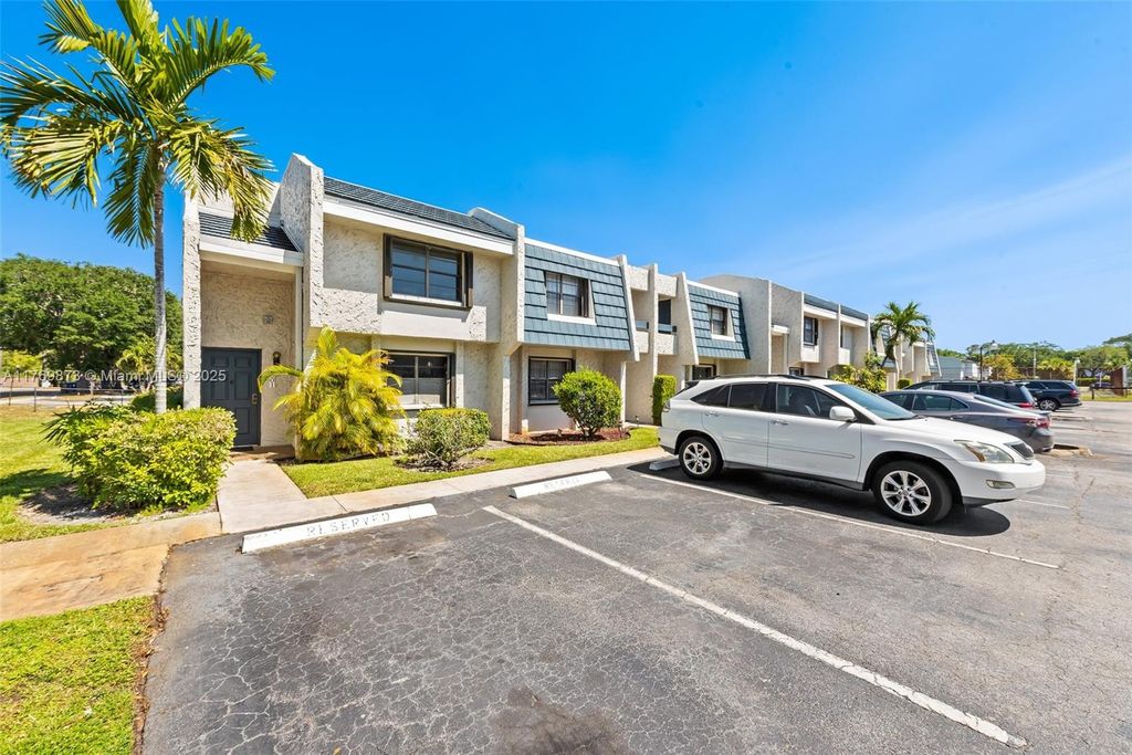 2601 N 40th Ave A-9, Hollywood, FL 33021