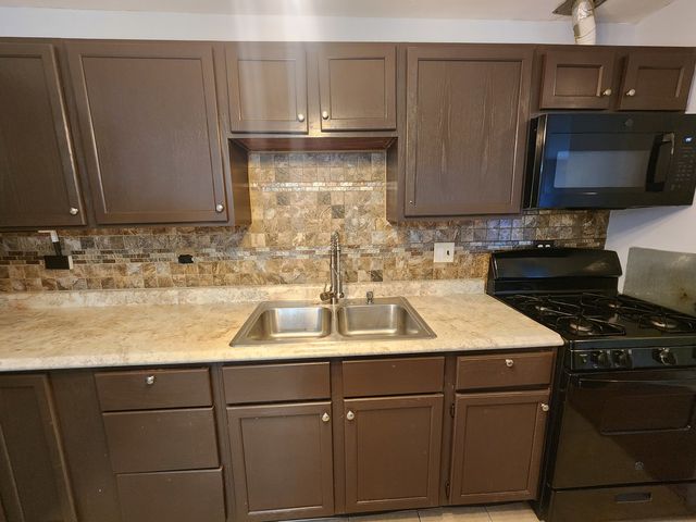 1085 Knoll Lane 207, Hoffman Estates, IL 60194