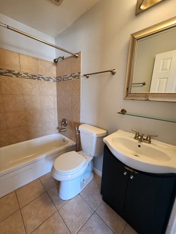 1085 Knoll Lane 207, Hoffman Estates, IL 60194