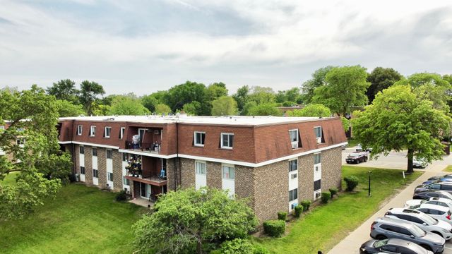 1085 Knoll Lane 207, Hoffman Estates, IL 60194