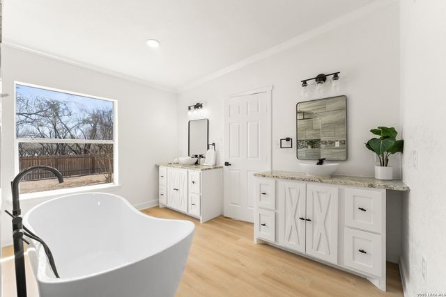 670 Quail Run, Lytle, TX 78052