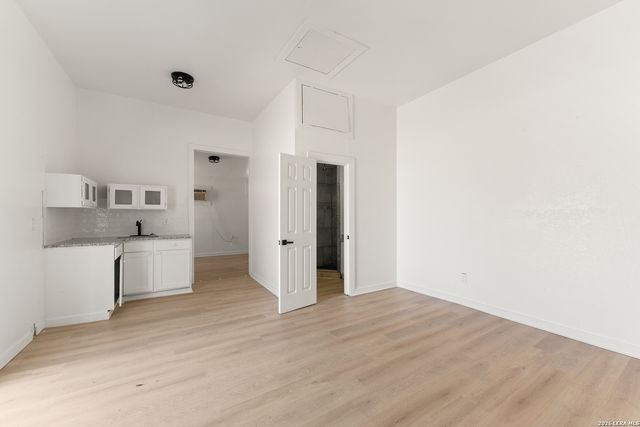 670 Quail Run, Lytle, TX 78052