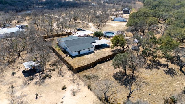 670 Quail Run, Lytle, TX 78052