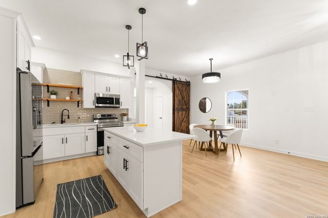 670 Quail Run, Lytle, TX 78052