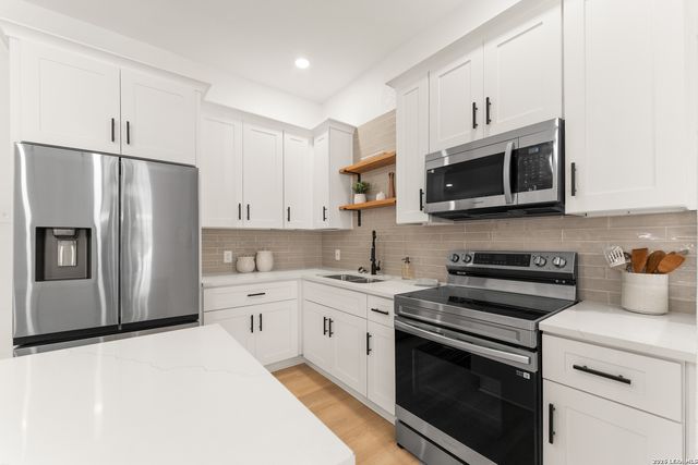 670 Quail Run, Lytle, TX 78052