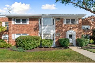 514 W Miner Street 2F, Arlington Heights, IL 60005
