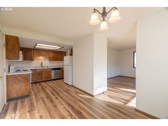 535 Ne 26TH Ct, Mc Minnville, OR 97128