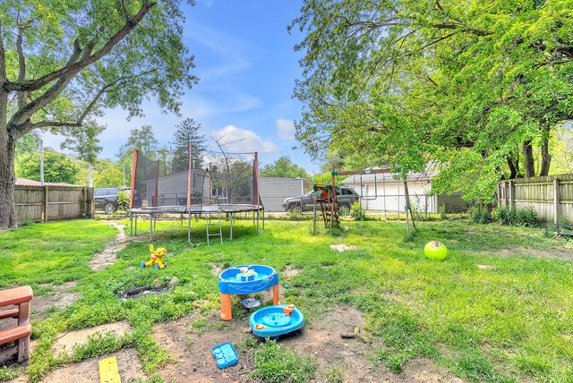 200 Arrowhead Trail, Chesterton, IN 46304