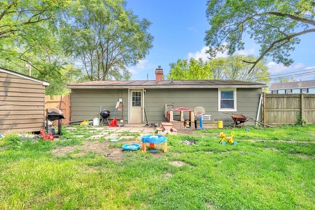 200 Arrowhead Trail, Chesterton, IN 46304