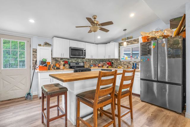 200 Arrowhead Trail, Chesterton, IN 46304