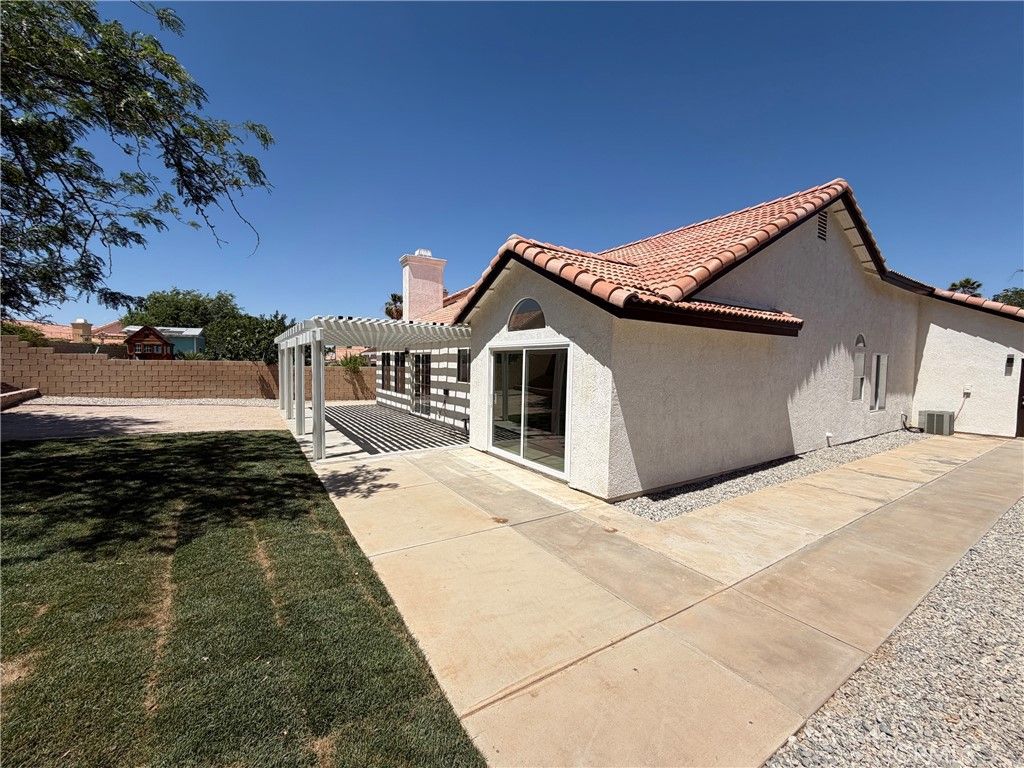 Image 21 of property listing at 40043 Tilbury Drive, Palmdale, CA 93551