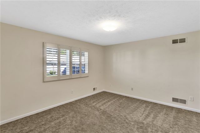 525 Kelly Blvd, Slippery Rock Boro, PA 16057