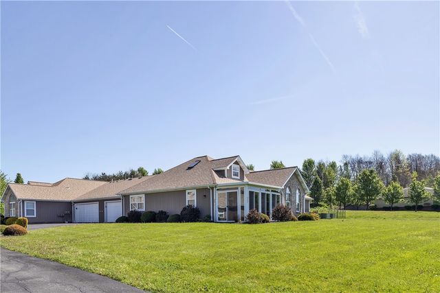 525 Kelly Blvd, Slippery Rock Boro, PA 16057