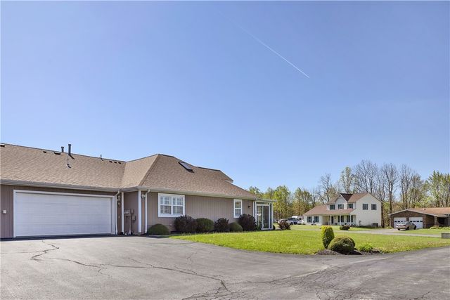 525 Kelly Blvd, Slippery Rock Boro, PA 16057