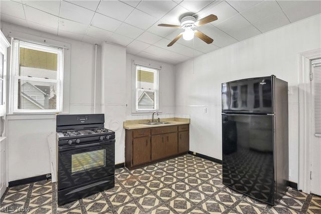 2815 Monroe Avenue, Cleveland, OH 44113