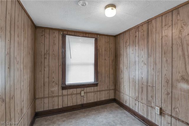 2815 Monroe Avenue, Cleveland, OH 44113