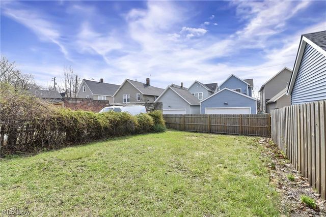 2815 Monroe Avenue, Cleveland, OH 44113