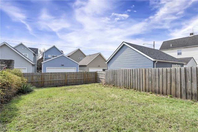 2815 Monroe Avenue, Cleveland, OH 44113