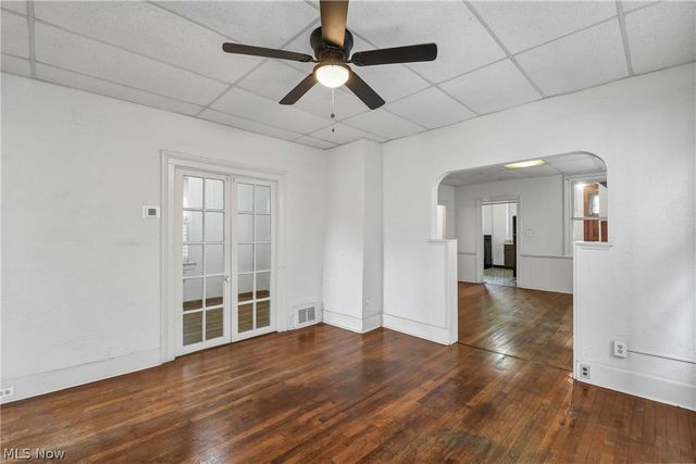 2815 Monroe Avenue, Cleveland, OH 44113