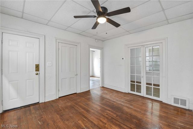 2815 Monroe Avenue, Cleveland, OH 44113