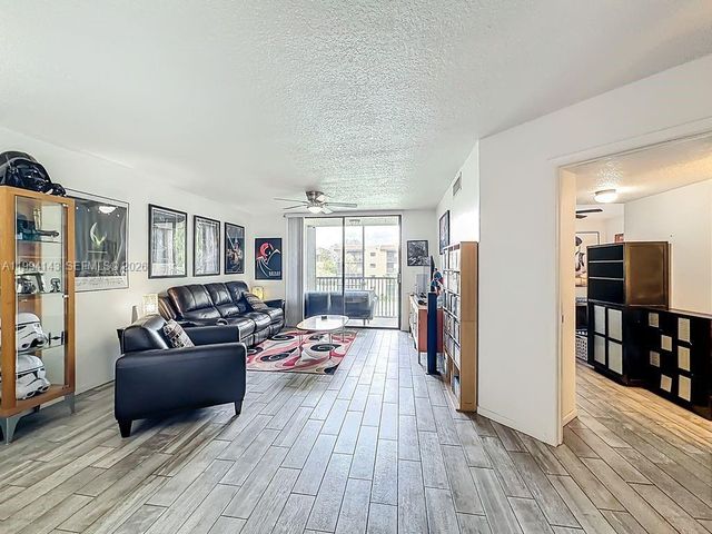 10401 W Broward Blvd 302, Plantation, FL 33324