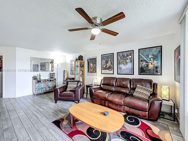 10401 W Broward Blvd 302, Plantation, FL 33324