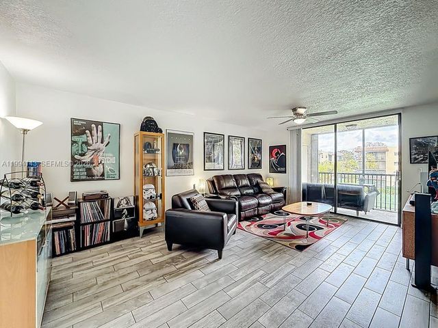 10401 W Broward Blvd 302, Plantation, FL 33324