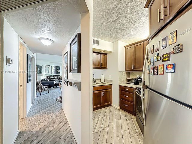 10401 W Broward Blvd 302, Plantation, FL 33324