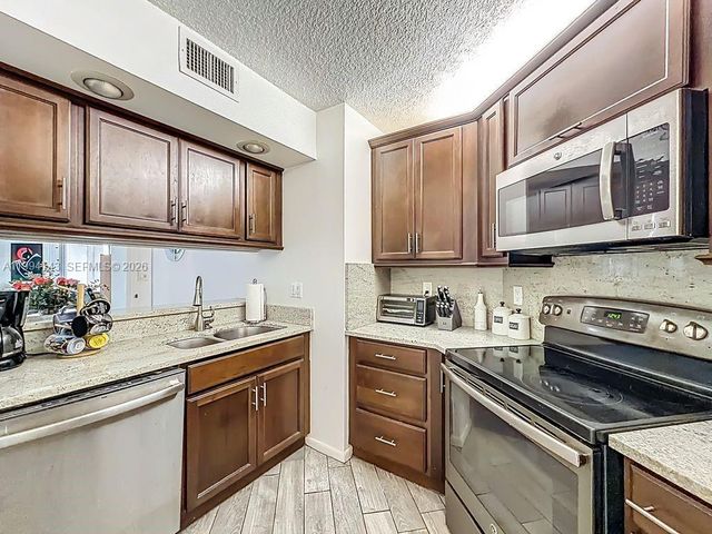 10401 W Broward Blvd 302, Plantation, FL 33324