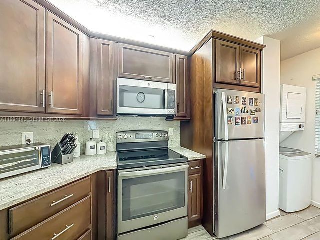 10401 W Broward Blvd 302, Plantation, FL 33324