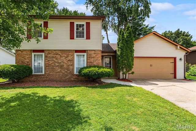 320 Fieldcrest Drive, Belleville, IL 62226