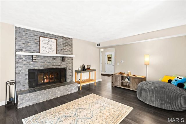 320 Fieldcrest Drive, Belleville, IL 62226