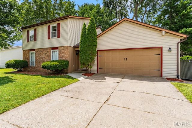 320 Fieldcrest Drive, Belleville, IL 62226